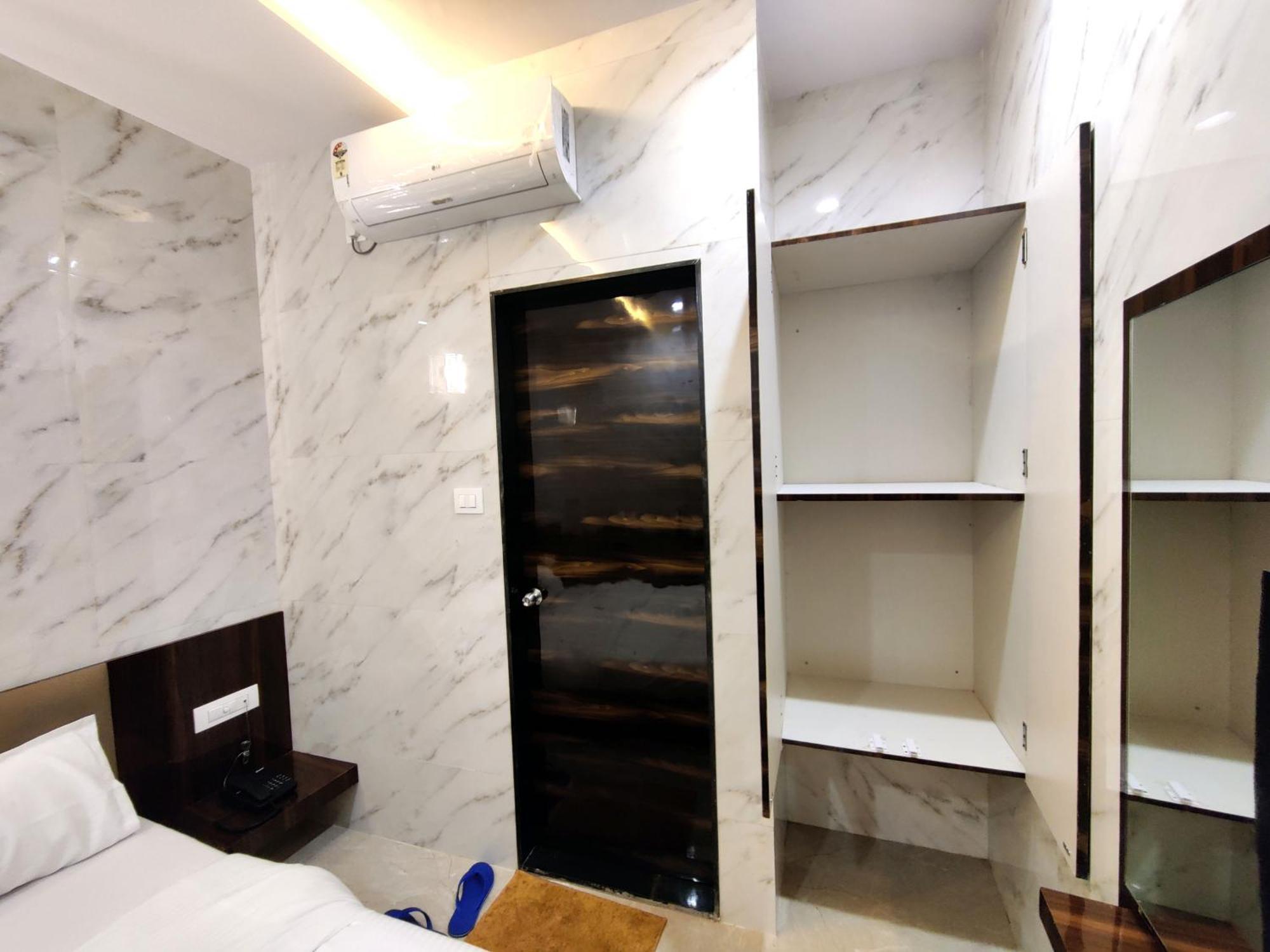 Hotel Comfy Inn Bombaim Exterior foto